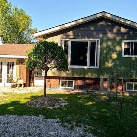 Family Friendly Cottage ☆Walking Distance To Beach ライオンズ・ヘッド エクステリア 写真