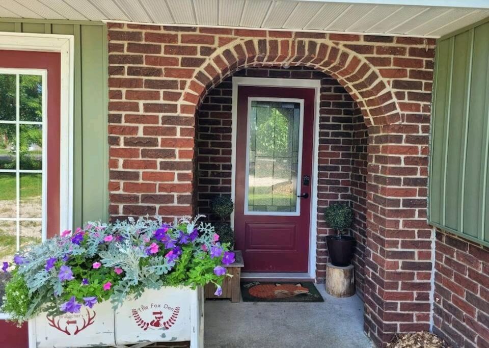 Family Friendly Cottage ☆Walking Distance To Beach ライオンズ・ヘッド エクステリア 写真