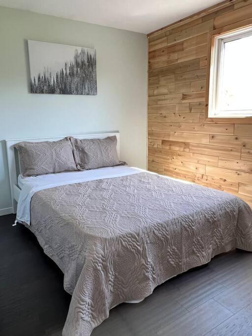 Family Friendly Cottage ☆Walking Distance To Beach ライオンズ・ヘッド エクステリア 写真
